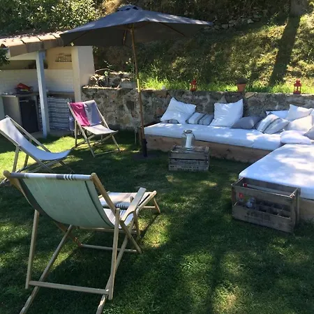 La Bastide Piscine Et Jacuzzi *
