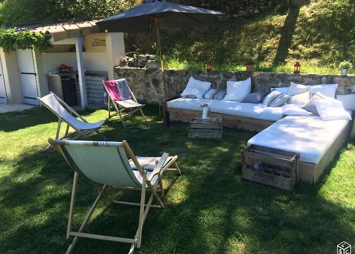 La Bastide Piscine Et Jacuzzi *